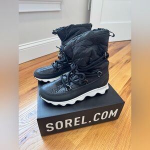 Women's Sorel Kinetic Black Waterproof Boots EUC 9 40 with original box